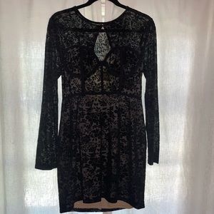 Lulu’s cocktail, body-con, black dress